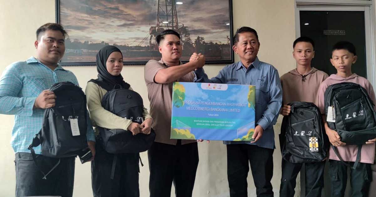 Medco Energi  Bangkanai Salurkan Bantuan CSR kepada Pelajar SMP dan SMA asal Desa Muara Pari