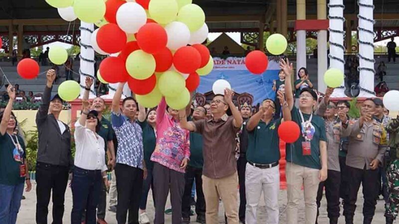 Kepala Bappedalitbang Kalteng Lepas Peserta Parade Natal Tahun 2024