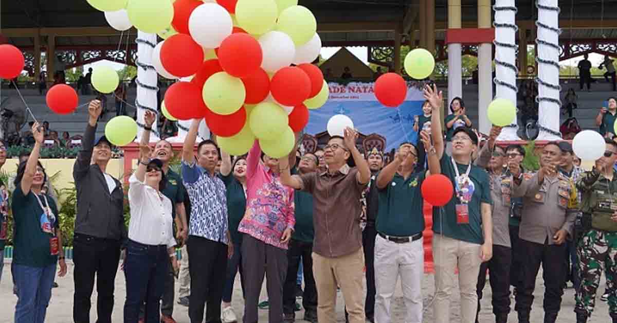 Kepala Bappedalitbang Kalteng Lepas Peserta Parade Natal Tahun 2024