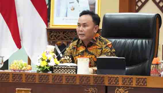 Menyikapi Rusaknya jalan Bukit Liti – Bawan – Kuala Kurun, Gubernur Sugianto Sabran Akan Hentikan Angkutan Batu Bara dan Kayu Log