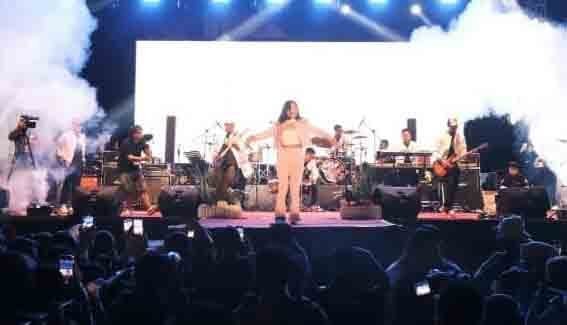 Antusias Ribuan Masyarakat Murung Raya Sambut Malam Pergantian Tahun