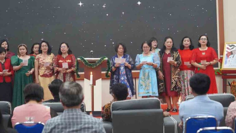 Keluarga Besar Dinas Kominfosantik Kalteng Rayakan Sukacita Natal