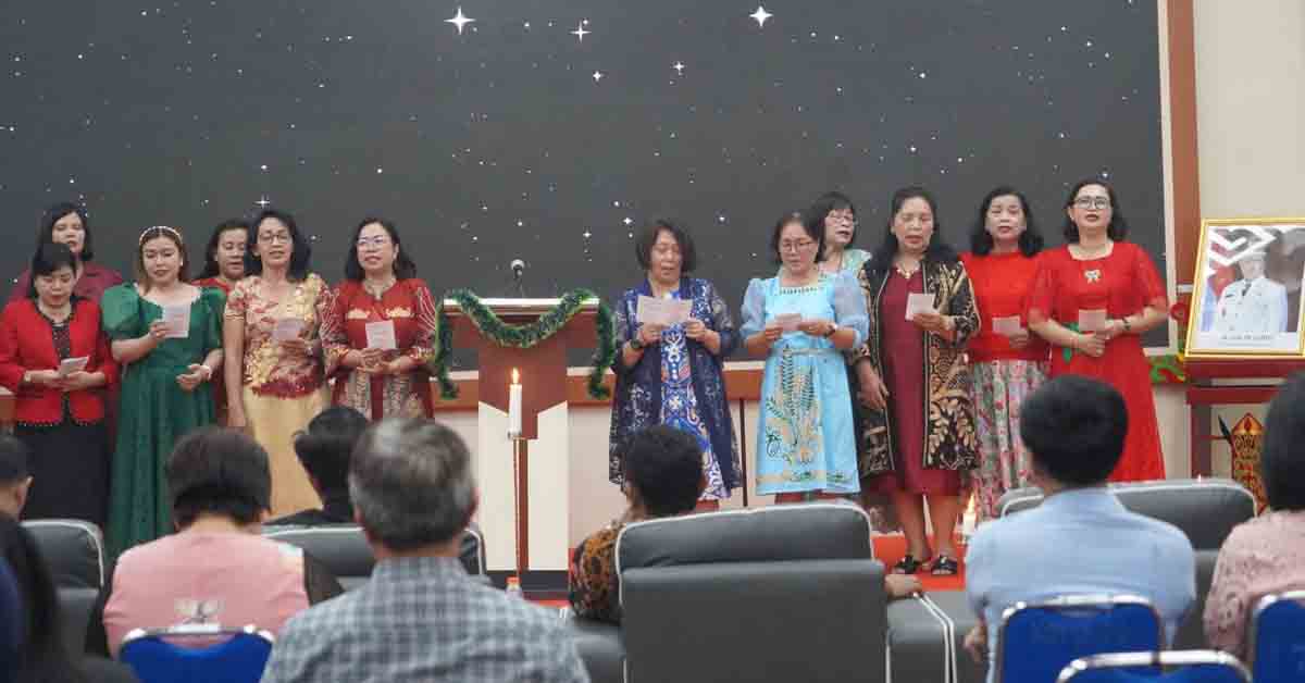 Keluarga Besar Dinas Kominfosantik Kalteng Rayakan Sukacita Natal