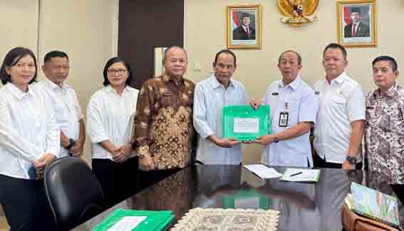 Ketua DPRD Bersama Jajaran Terkait Pemprov Kalteng Serahkan Usulan Pemberhentian dan Pengangkatan Gubernur ke Kemendagri