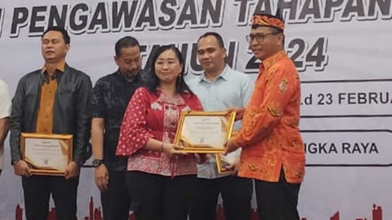 Berpartisipasi Sukseskan Pemilu, Badan Kesbangpol Kalteng Terima Penghargaan dari Bawaslu