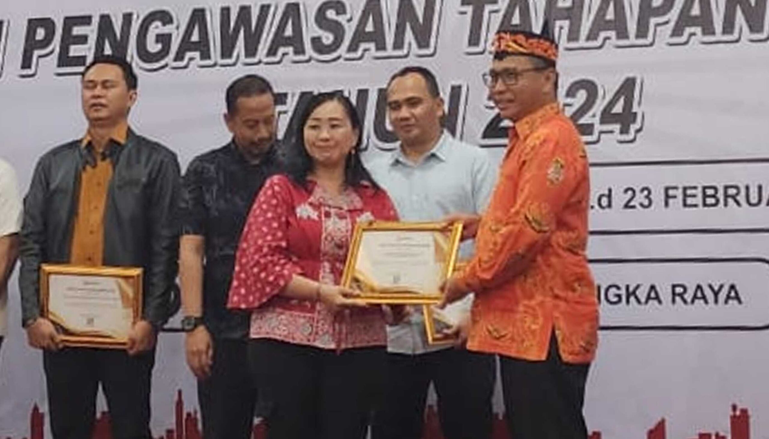 Berpartisipasi Sukseskan Pemilu, Badan Kesbangpol Kalteng Terima Penghargaan dari Bawaslu