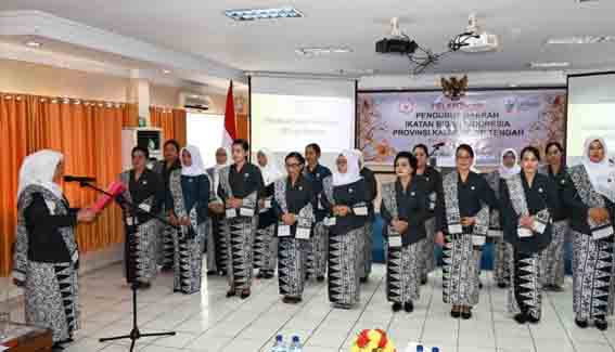 Kepala Dinkes Hadiri Pelantikan Pengurus Daerah IBI Kalteng