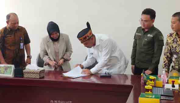 Kadisbun Tandatangani MoU Pengembangan Komoditas Kakao di Kalteng dengan Yayasan GFI