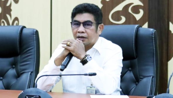 Kepala Diskominfosantik Agus Siswadi Serahkan Tali Asih Kepada PPNPN di Lingkup Diskominfosantik