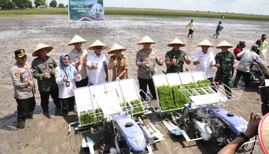 Gubernur Agustiar Sabran Hadiri Gerakan Tanam Padi Serentak