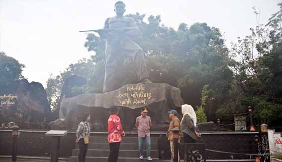 Sambangi Taman Wisata Bukit Batu, Gubernur Agustiar Sabran Berharap Pariwisata Dapat Tingkatkan Taraf Hidup Masyarakat Kalteng