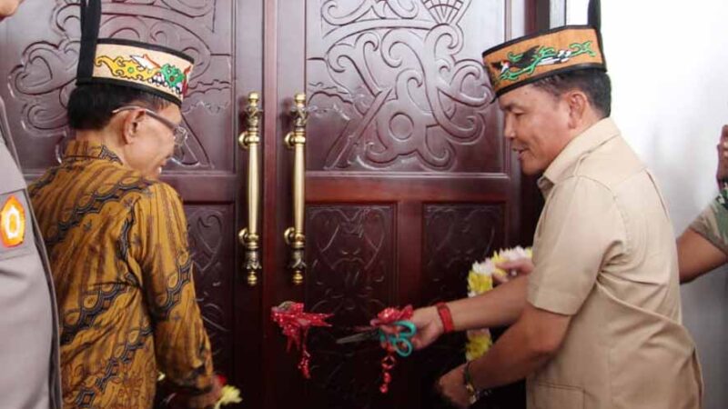 Gubernur Agustiar Sabran Resmikan Balai Induk Kaharingan Garing Nganderang dan Gedung Kayu Erang Tingang