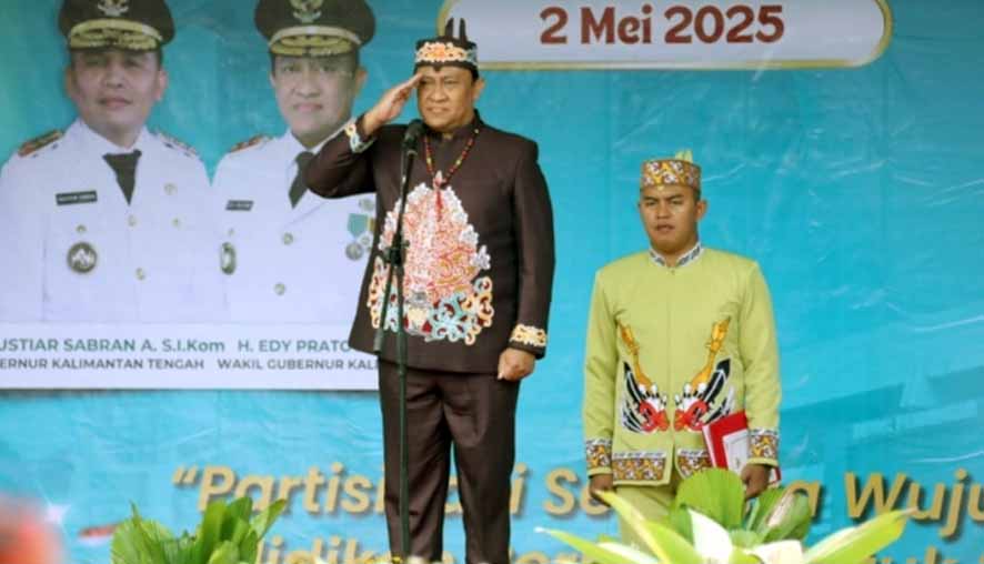 Wagub Edy Pratowo Pimpin Upacara Peringatan Hardiknas