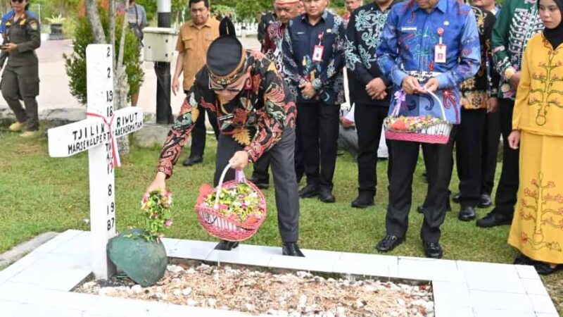 Gubernur Agustiar Sabran Pimpin Ziarah dan Tabur Bunga ke Makam Pahlawan