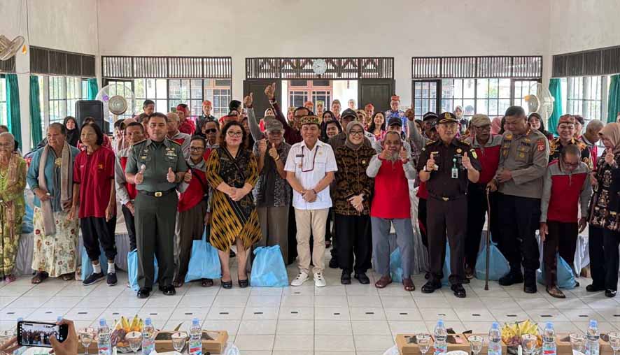 Sambut Hari Jadi ke-68 Provinsi Kalteng, Gubernur Anjangsana ke Panti Sosial Tresna Werdha Sinta Rangkang