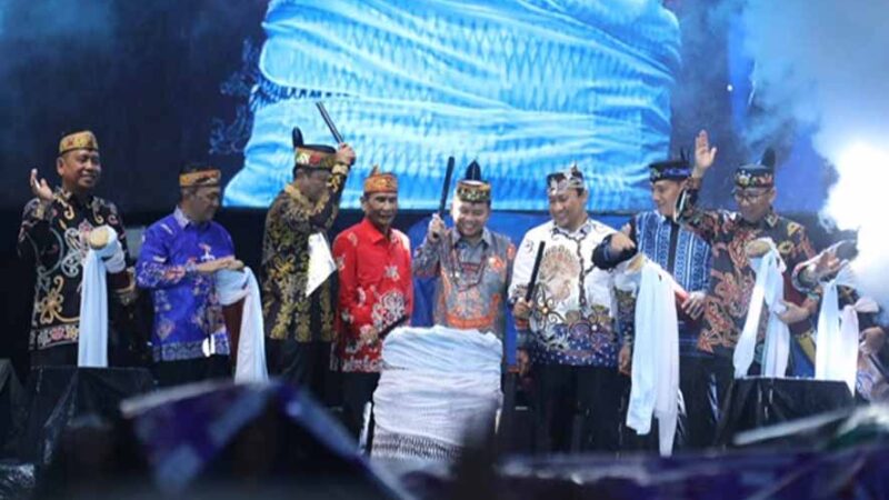 Gubernur Kalteng Agustiar Sabran Buka Festival Budaya Isen Mulang Tahun 2025