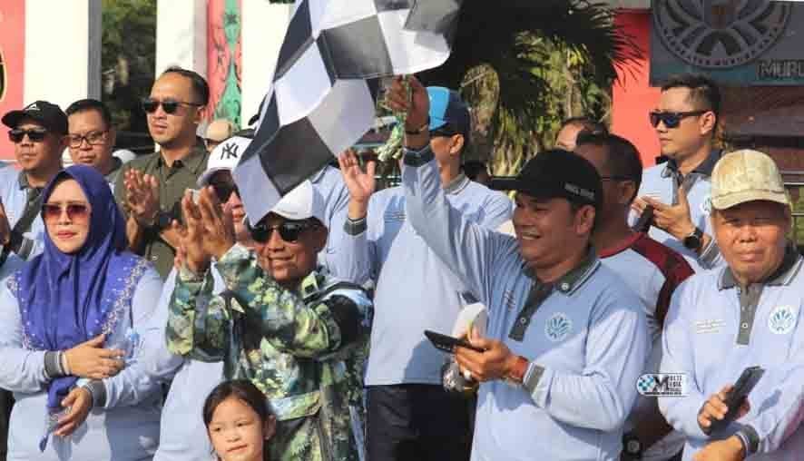 Bupati dan Wakil Bupati Mura Lepas Peserta Jalan Sehat Peringatan Hari Lingkungan Hidup Sedunia 2025