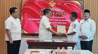 Bupati Didampingi Wakil Bupati Mura Serahkan LKPD Ke BPK Perwakilan Kalteng