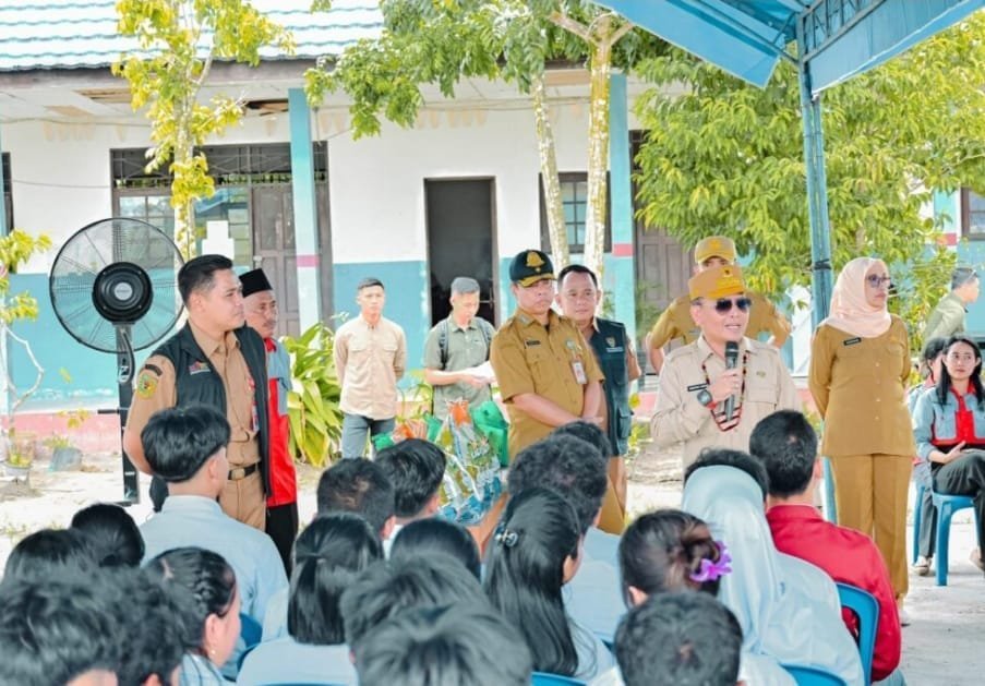 Dilarang Lakukan Pungutan, Pemprov Kalteng Gratiskan Seragam Sekolah