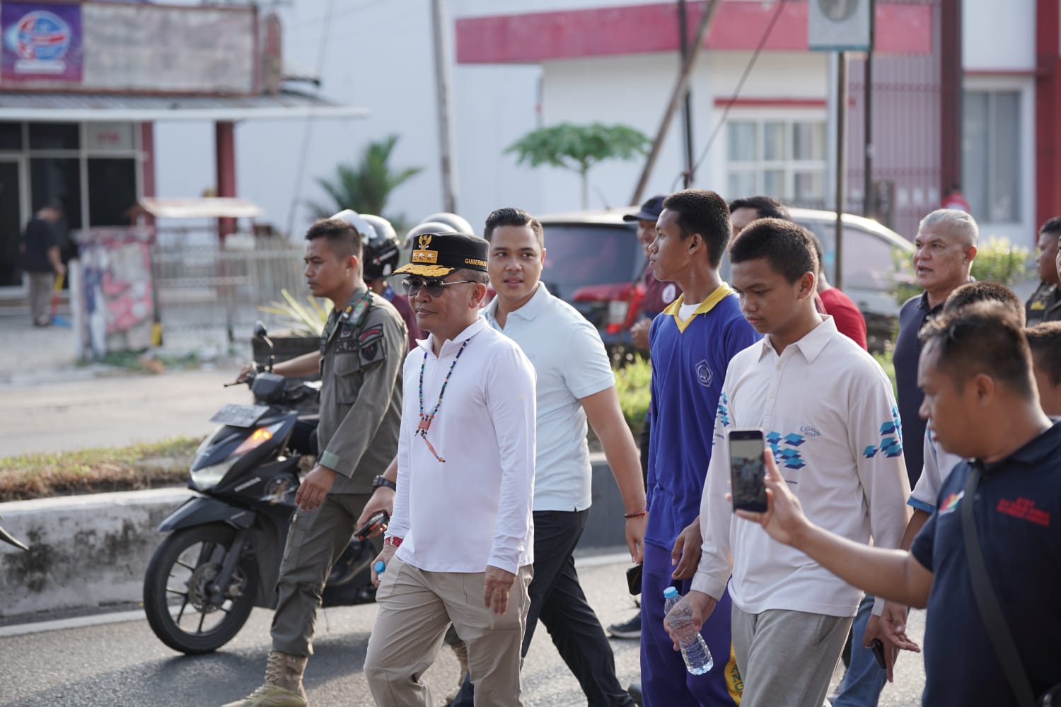 Peringatan HUT ke-66 SMAN 1 Palangka Raya, Gubernur Jalan Sehat Bersama para Siswa
