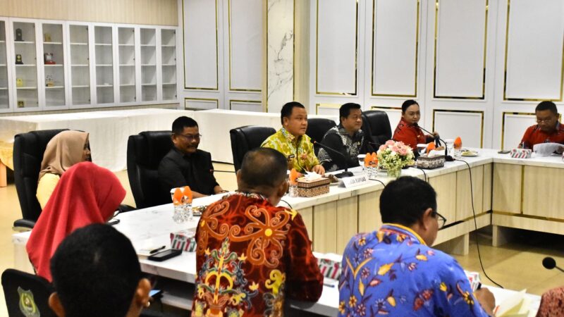 Pj Sekda Kapuas Pimpin Rapat Evaluasi Perda Terkait Pajak dan Retribusi Daerah