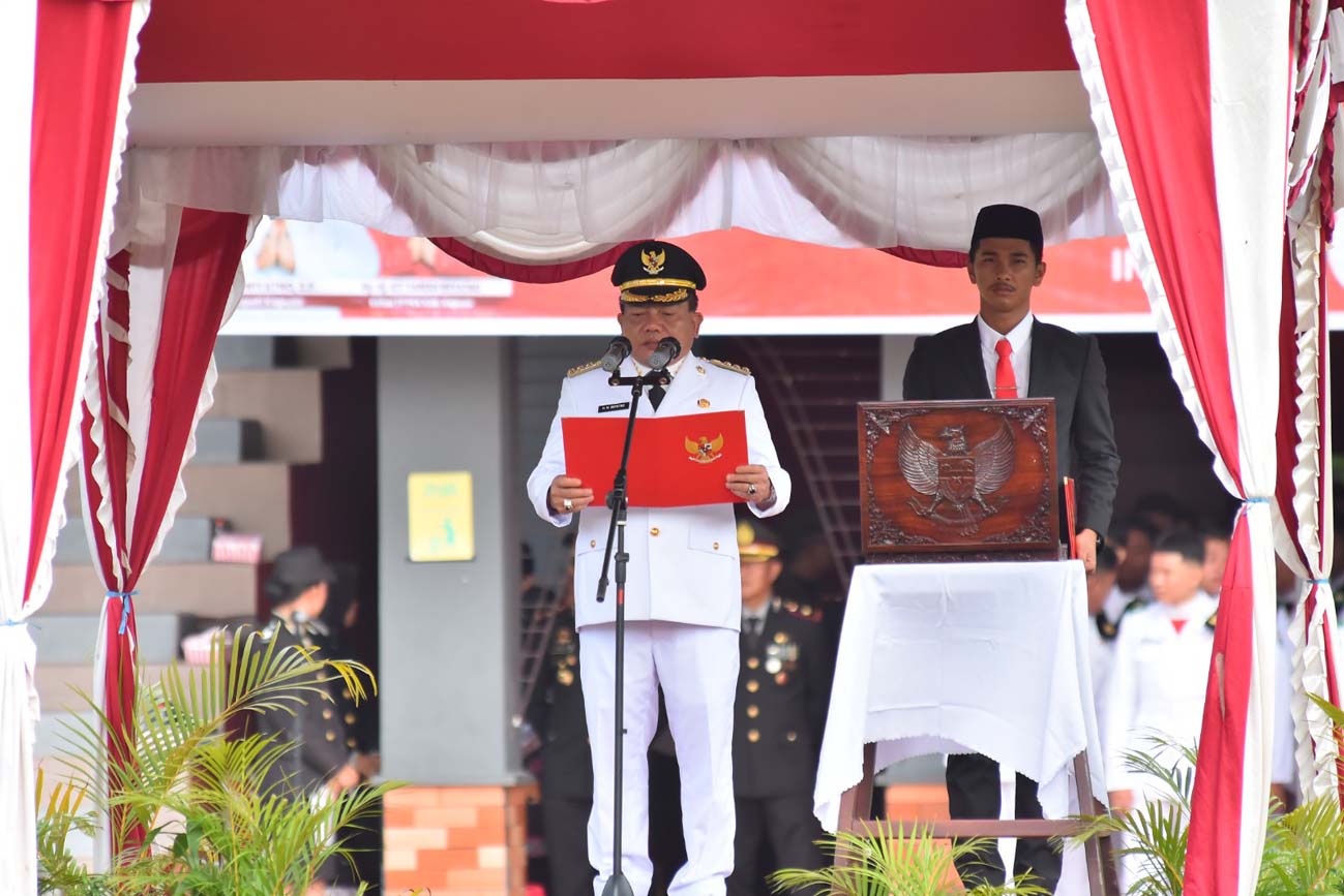 Bupati Kapuas Inspektur Upacara Peringatan HUT ke-80 Kemerdekaan RI