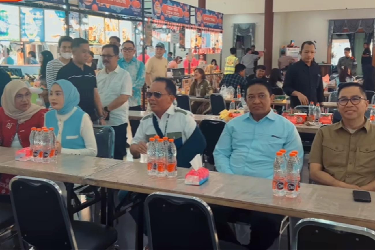 Gubernur dan Wakil Gubernur Kalteng Buka Gebyar Kuliner Pecinan Viral