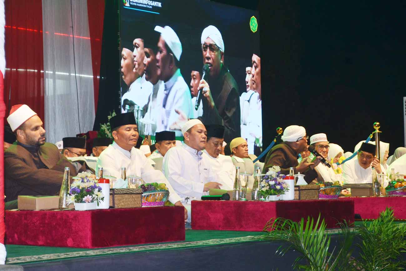 Ribuan Masyarakat Hadiri Tabligh Akbar Kebangsaan HUT Ke-80 RI di Istana Isen Mulang