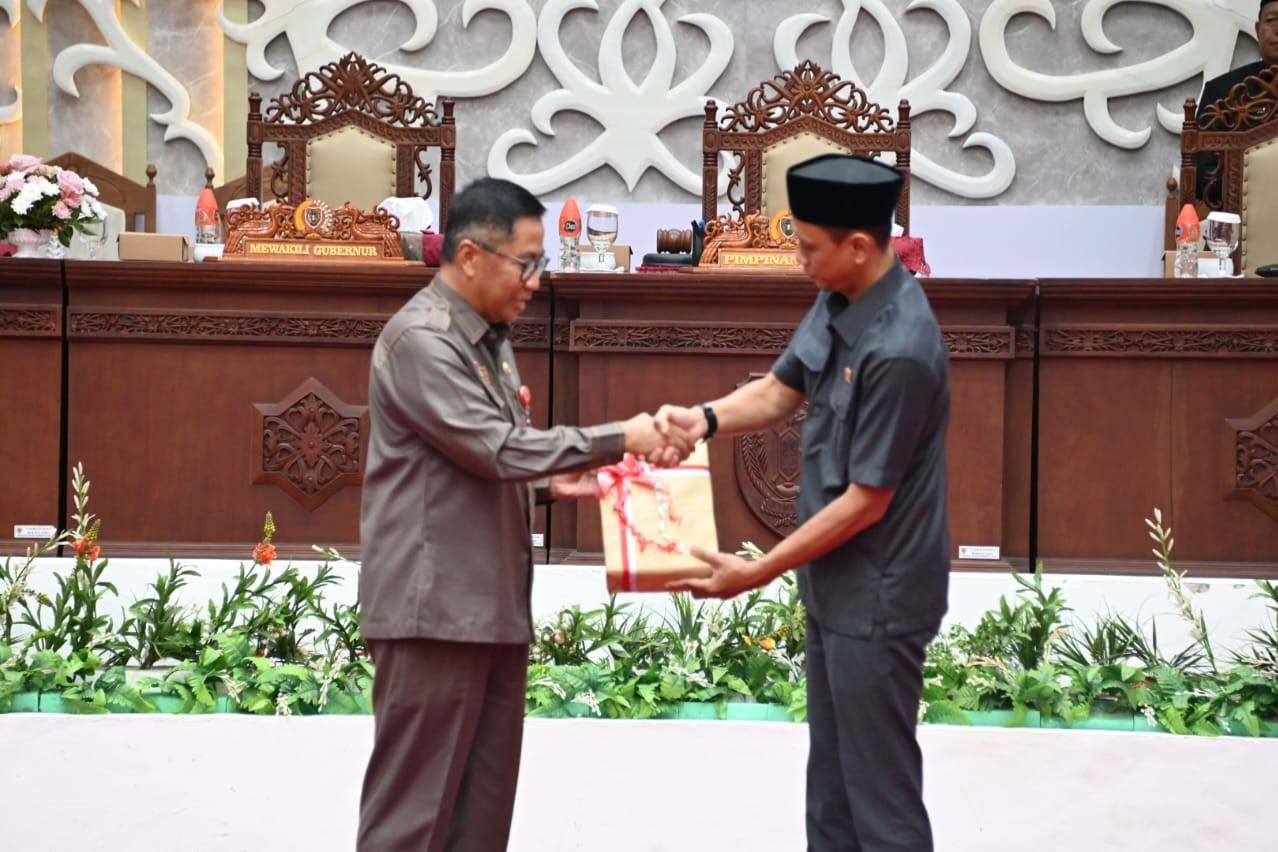 Plt Sekda Sampaikan Pidato Pengantar Gubernur Terkait Nota Keuangan dan Rancangan Perubahan APBD T.A 2025