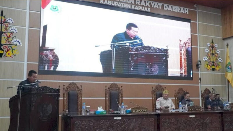 Bupati Kapuas Sampaikan Jawaban atas Pemandangan Umum Fraksi-Fraksi Pendukung Dewan