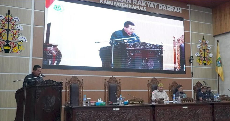 Bupati Kapuas Sampaikan Jawaban atas Pemandangan Umum Fraksi-Fraksi Pendukung Dewan