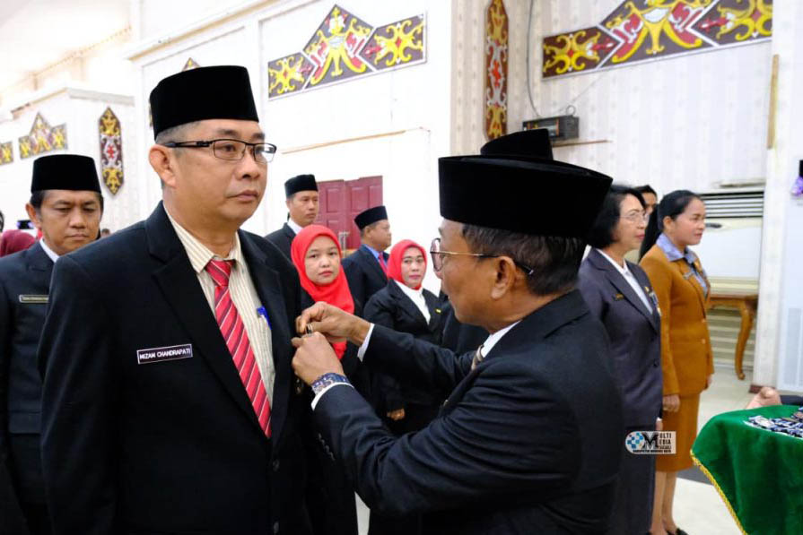 ASN Mura Terima Tanda Kehormatan Satyalancana Karya Satya