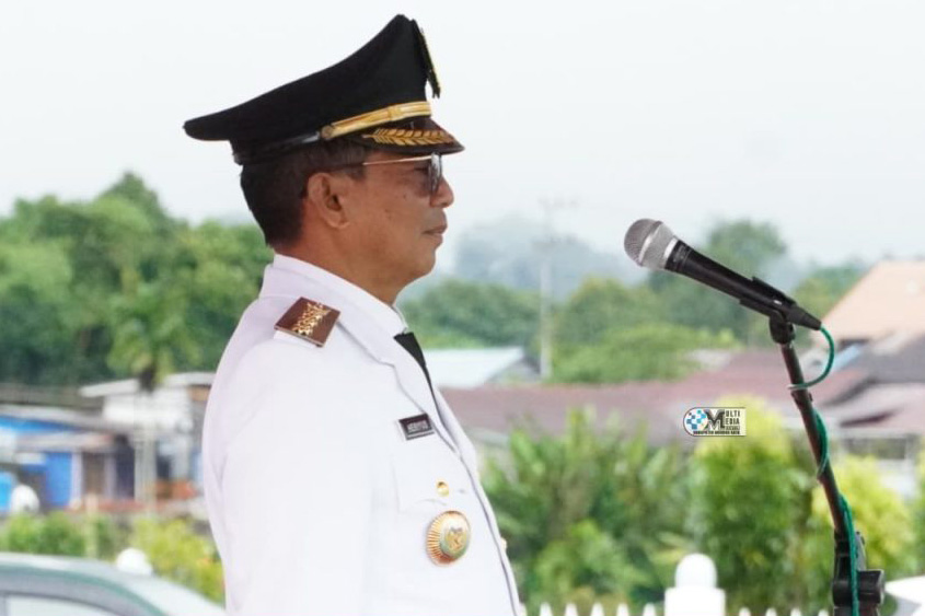 Bupati Inspektur Upacara Pengibaran Bendera Merah Putih HUT Ke-80 RI Tingkat Kabupaten Mura