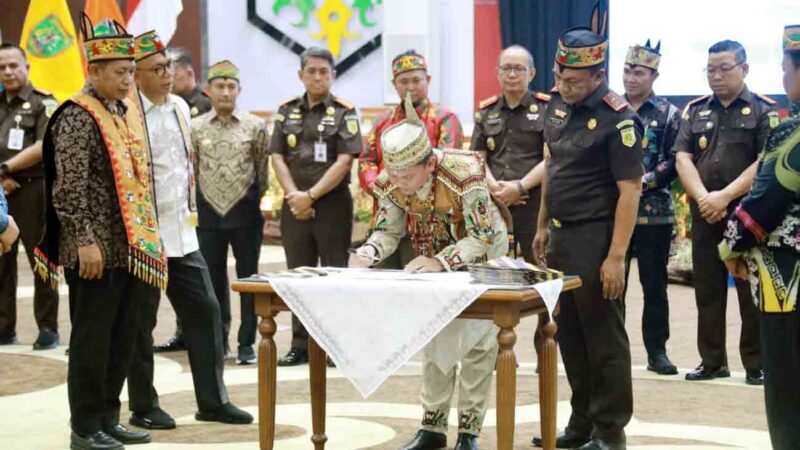 Gubernur, Bupati/Walikota se-Kalteng dan Kejaksaan Teken PKS Jaksa Garda Desa dan Koperasi Merah Putih