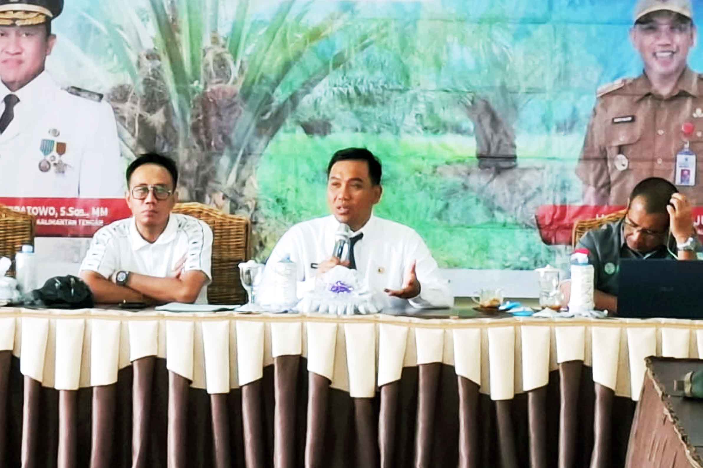 Disbun Gelar Rapat Penetapan Harga TBS Kelapa Sawit di Kalteng