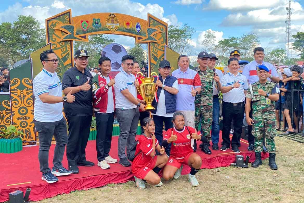 Dewan Kapuas Hadiri Hiburan Masyarakat Jelang Kick Off Piala Gubernur Cup Zona Tengah