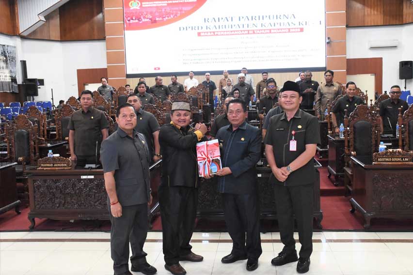 Rapat Paripurna DPRD Kapuas Penyampaian RPJMD dan Raperda