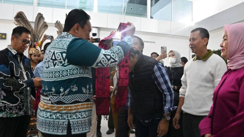 Wagub Kalteng Didampingi Plt. Sekda Sambut Kedatangan Rombongan Komisi IV DPR RI