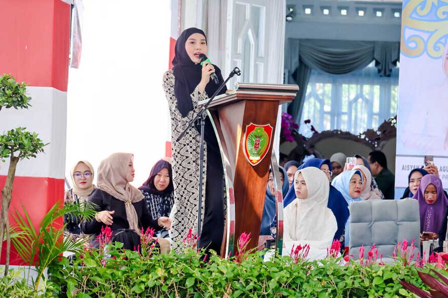 Ribuan Muslimah ASN dan DWP Kalteng Ikuti Peringatan Maulid Nabi di Istana Isen Mulang
