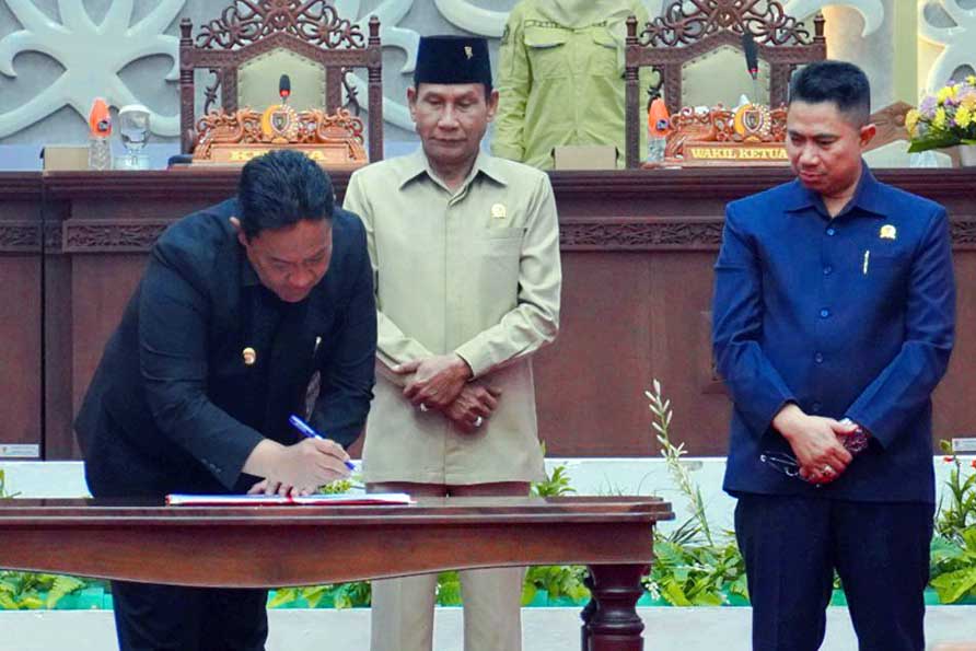 Wagub Sampaikan Pendapat Akhir pada Rapur DPRD Kalteng