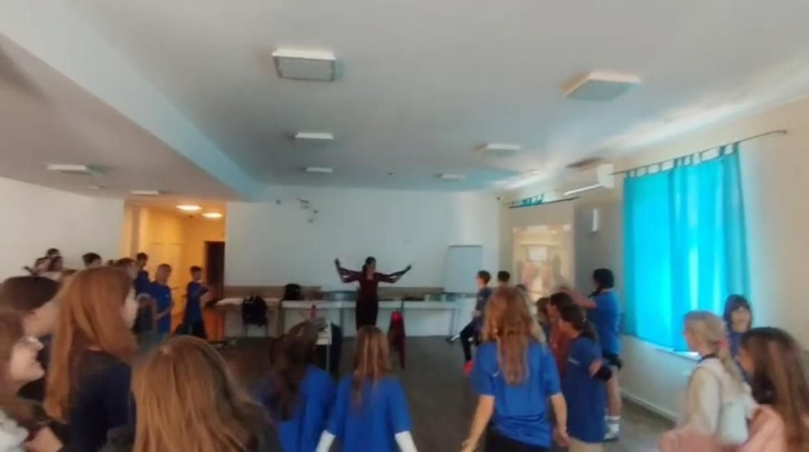 Guru SMK Kalteng perkenalkan Tari Manasai di Polandia