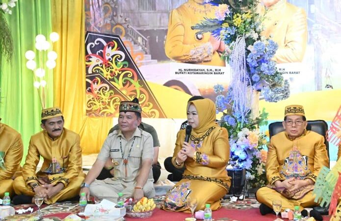 Rangkaian Peringatan Harjad Pemkab Kobar, Gubernur Hadiri Prosesi Adat di Balai Sembaga Mas