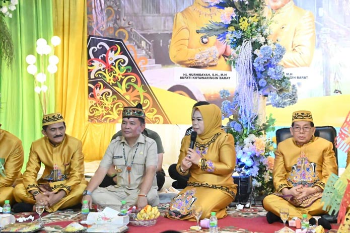 Rangkaian Peringatan Harjad Pemkab Kobar, Gubernur Hadiri Prosesi Adat di Balai Sembaga Mas