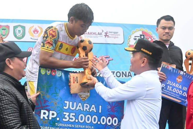 Agustiar Sabran Resmi Tutup Turnamen Sepak Bola Gubernur Cup Zona Barat