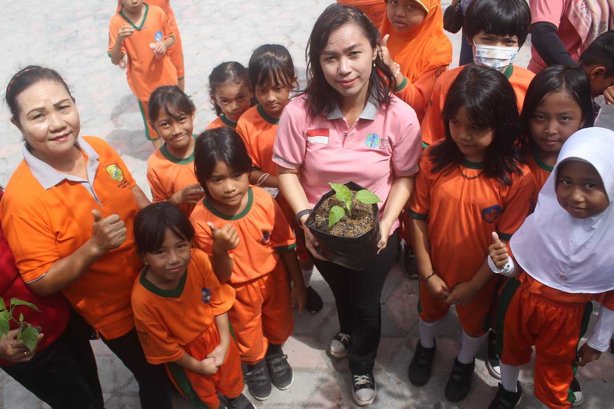 Tanam 50 Bibit Cabai, Kenalkan Konsep Penguatan Ketahanan Pangan Bagi Siswa SDN Menteng 2 Palangka Raya