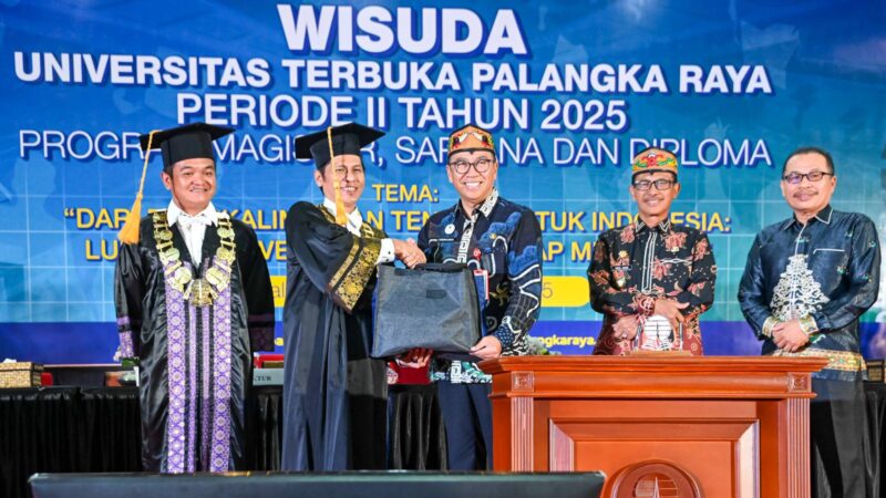 Plt Sekda Kalteng Hadiri Wisuda UT Palangka Raya