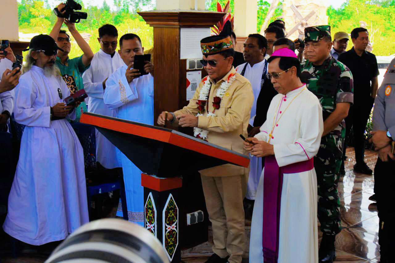 Dukung Semangat Toleransi, Gubernur Kalteng Hadiri Peresmian Jalan Salib