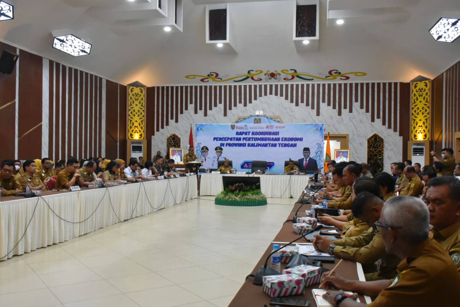 Plt. Sekda Buka Rakor Percepatan Pertumbuhan Ekonomi Kalteng