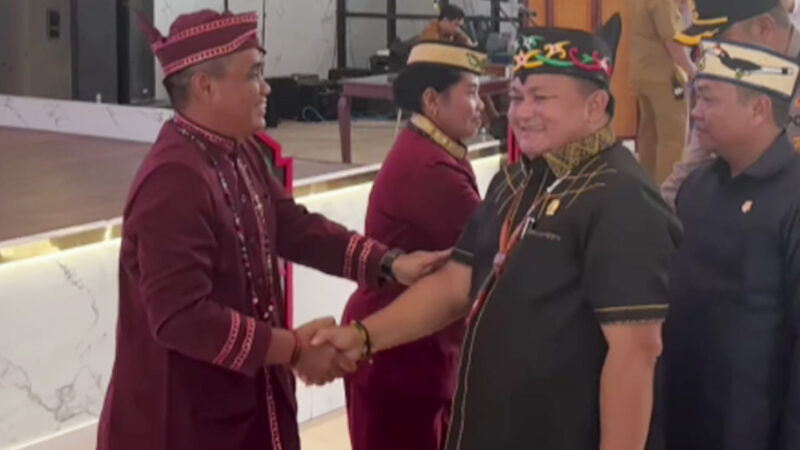 Ketua Dewan Hadiri Pelantikan dan Pengukuhan Damang Kepala Adat Kecamatan Tamban Catur dan Kecamatan Kapuas Hilir