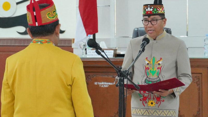 Leonard S Ampung Kukuhkan Damang Kepala Adat Kecamatan Jekan Raya